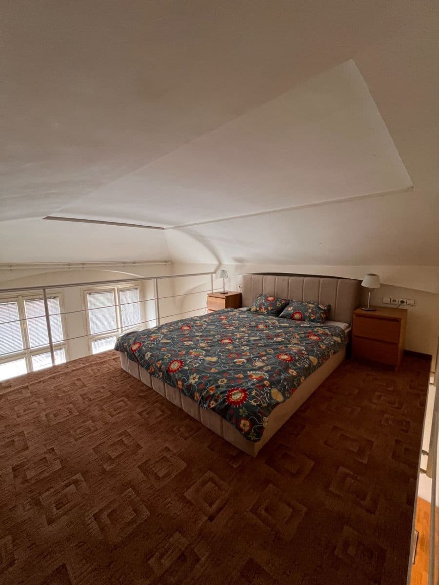 Prenájom bytu 1-izbový 44 m², Na Valentince, Praha, Praha Prenájom bytu 1-izbový 44 m², Na Valentince, Praha, Praha