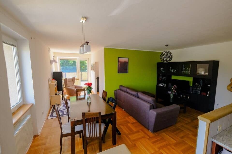 Prenájom bytu 3-izbový 82 m², Hadovitá, Praha, Praha Prenájom bytu 3-izbový 82 m², Hadovitá, Praha, Praha