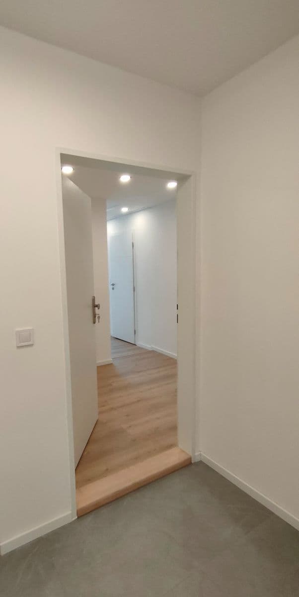 Prenájom bytu 1-izbový 29 m², Evropská, Praha, Praha Prenájom bytu 1-izbový 29 m², Evropská, Praha, Praha