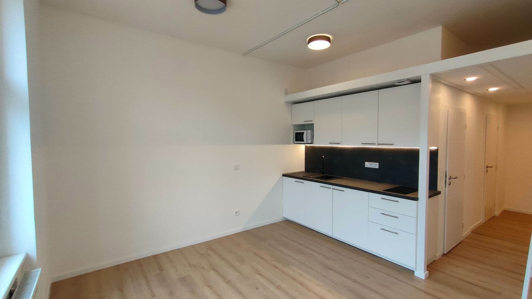Prenájom bytu 1-izbový 29 m², Evropská, Praha, Praha Prenájom bytu 1-izbový 29 m², Evropská, Praha, Praha