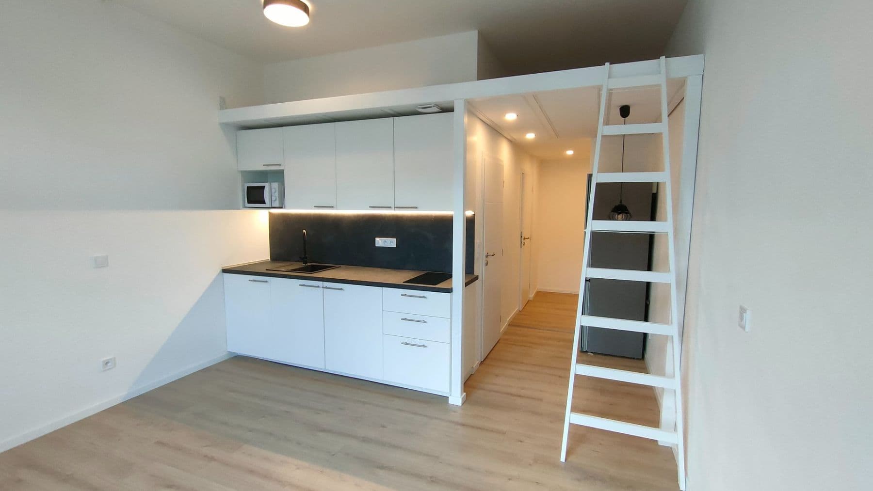 Prenájom bytu 1-izbový 29 m², Evropská, Praha, Praha Prenájom bytu 1-izbový 29 m², Evropská, Praha, Praha