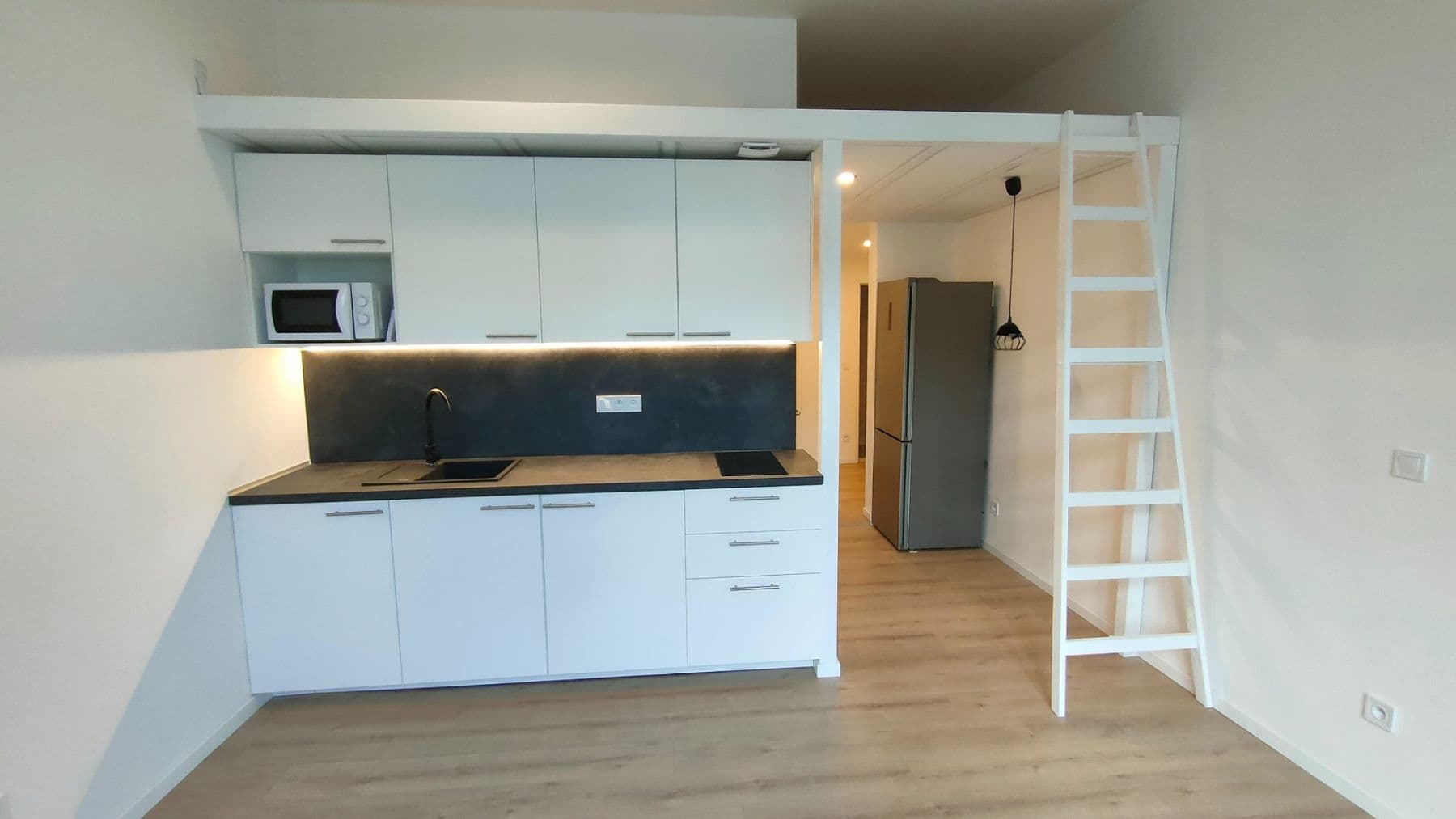 Prenájom bytu 1-izbový 29 m², Evropská, Praha, Praha Prenájom bytu 1-izbový 29 m², Evropská, Praha, Praha