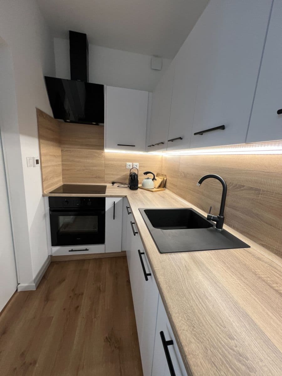 Prenájom bytu 2-izbový 38 m², Hany Kvapilové, Ostrava, Moravskoslezský kraj Prenájom bytu 2-izbový 38 m², Hany Kvapilové, Ostrava, Moravskoslezský kraj