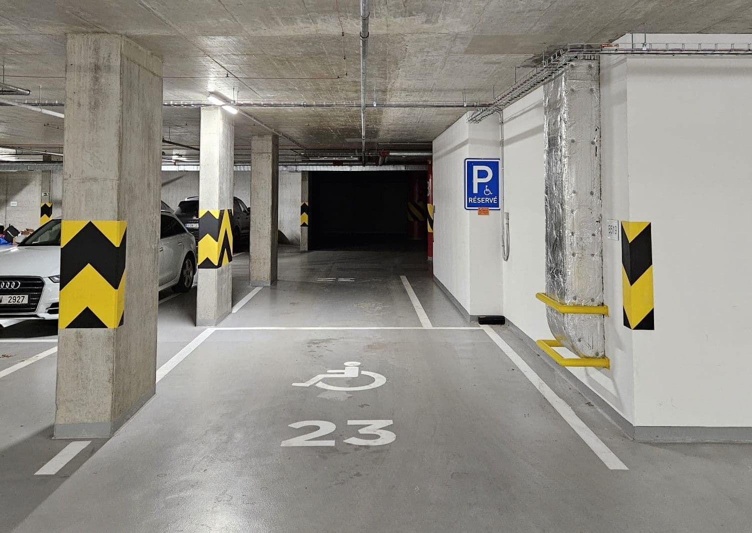 Prenájom garáže 25 m², Thámova, Praha, Praha Prenájom garáže 25 m², Thámova, Praha, Praha