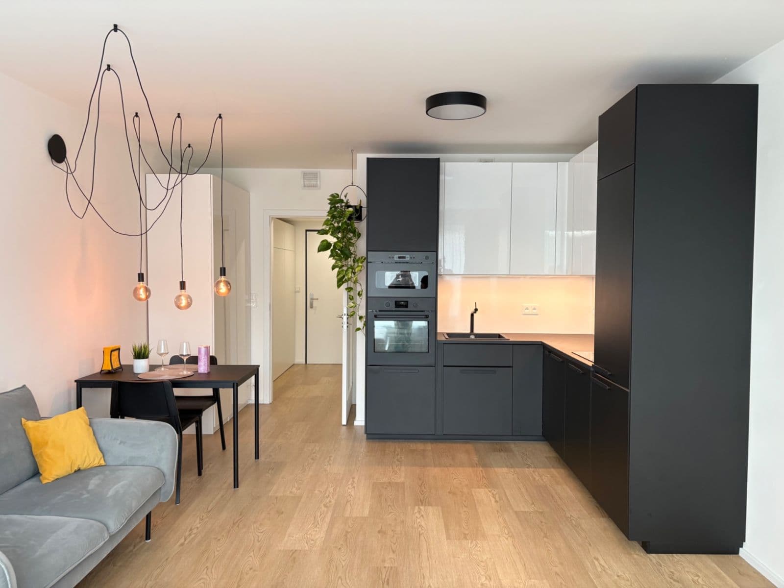 Prenájom bytu 1-izbový 40 m², Skálové, Praha, Praha Prenájom bytu 1-izbový 40 m², Skálové, Praha, Praha