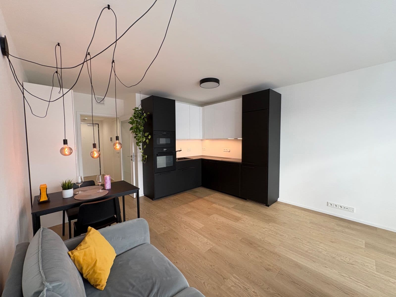 Prenájom bytu 1-izbový 40 m², Skálové, Praha, Praha Prenájom bytu 1-izbový 40 m², Skálové, Praha, Praha