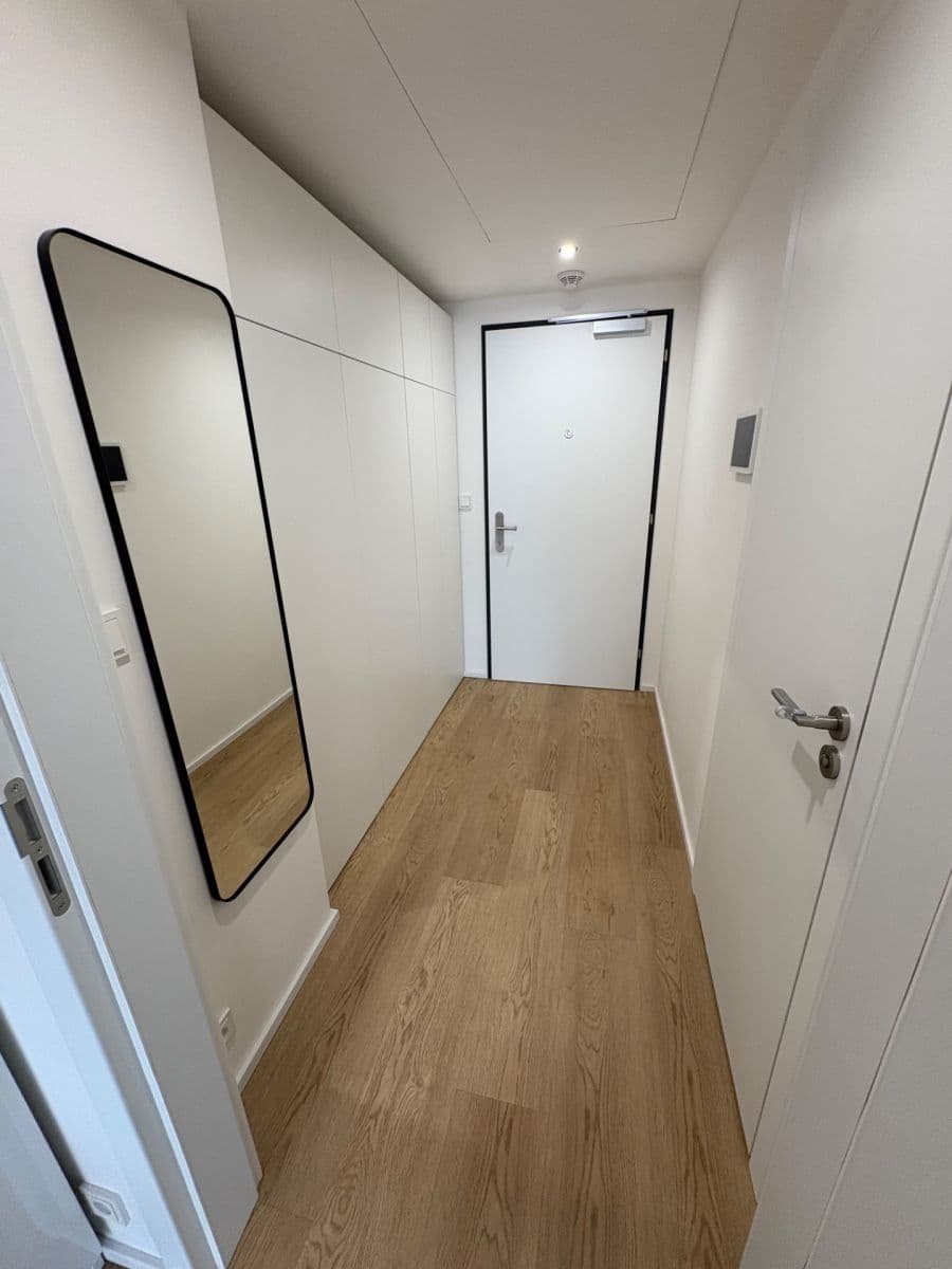 Prenájom bytu 1-izbový 40 m², Skálové, Praha, Praha Prenájom bytu 1-izbový 40 m², Skálové, Praha, Praha