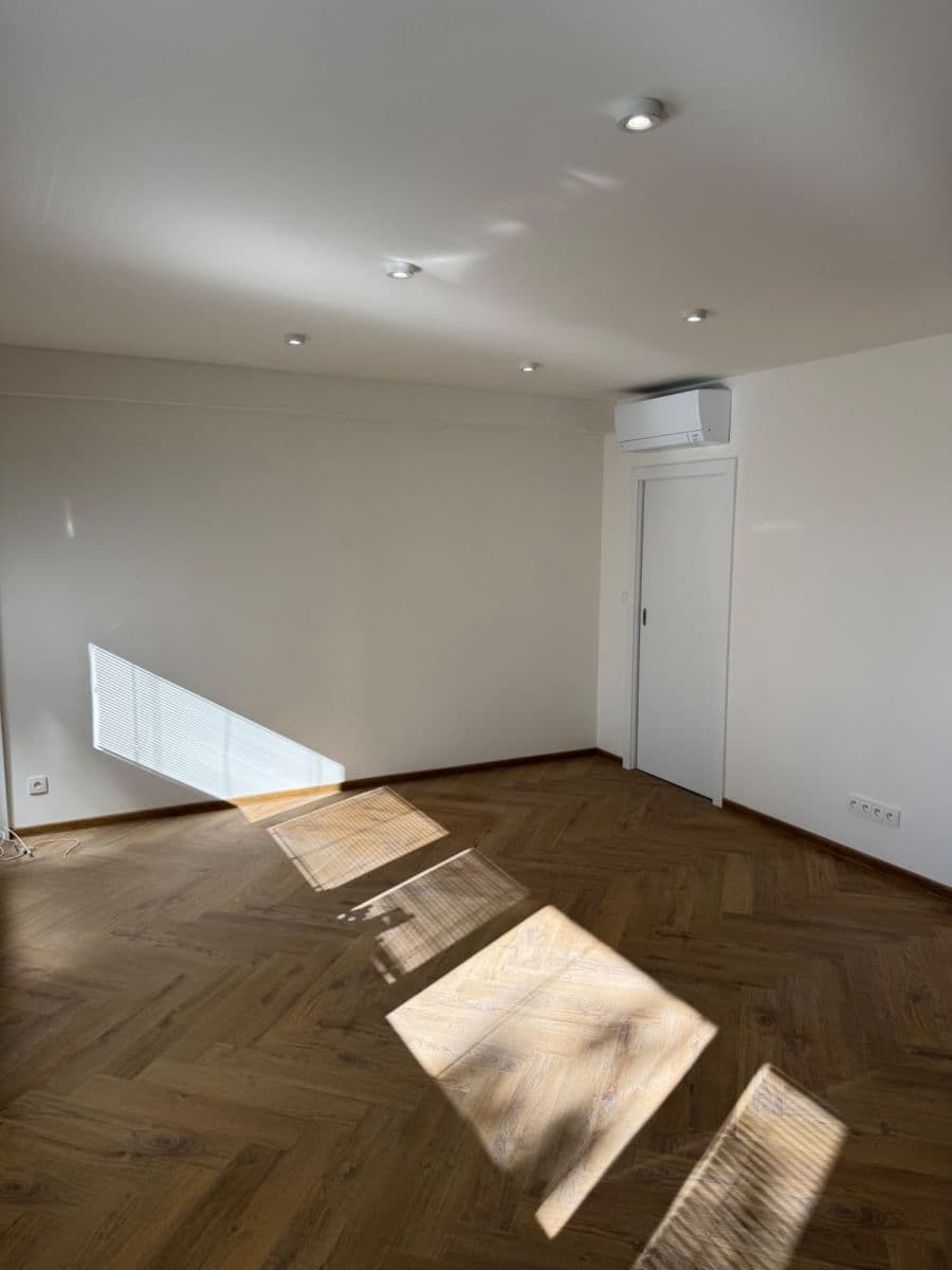 Prenájom bytu 3-izbový 75 m², Pujmanové, Praha, Praha Prenájom bytu 3-izbový 75 m², Pujmanové, Praha, Praha