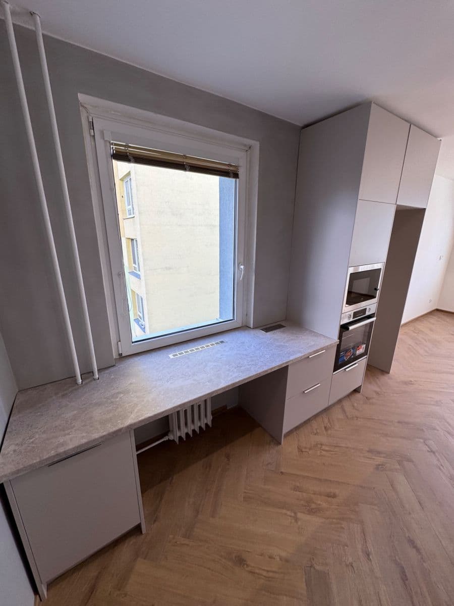 Prenájom bytu 3-izbový 75 m², Pujmanové, Praha, Praha Prenájom bytu 3-izbový 75 m², Pujmanové, Praha, Praha