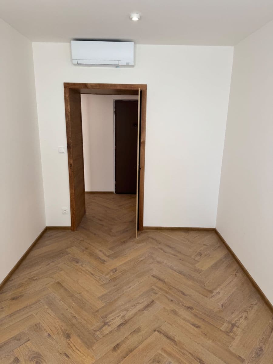 Prenájom bytu 3-izbový 75 m², Pujmanové, Praha, Praha Prenájom bytu 3-izbový 75 m², Pujmanové, Praha, Praha