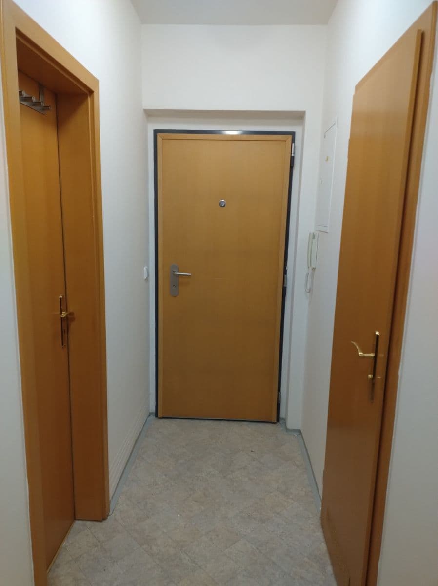 Predaj bytu 1-izbový 46 m², Nad Okrouhlíkem, Praha, Praha Predaj bytu 1-izbový 46 m², Nad Okrouhlíkem, Praha, Praha