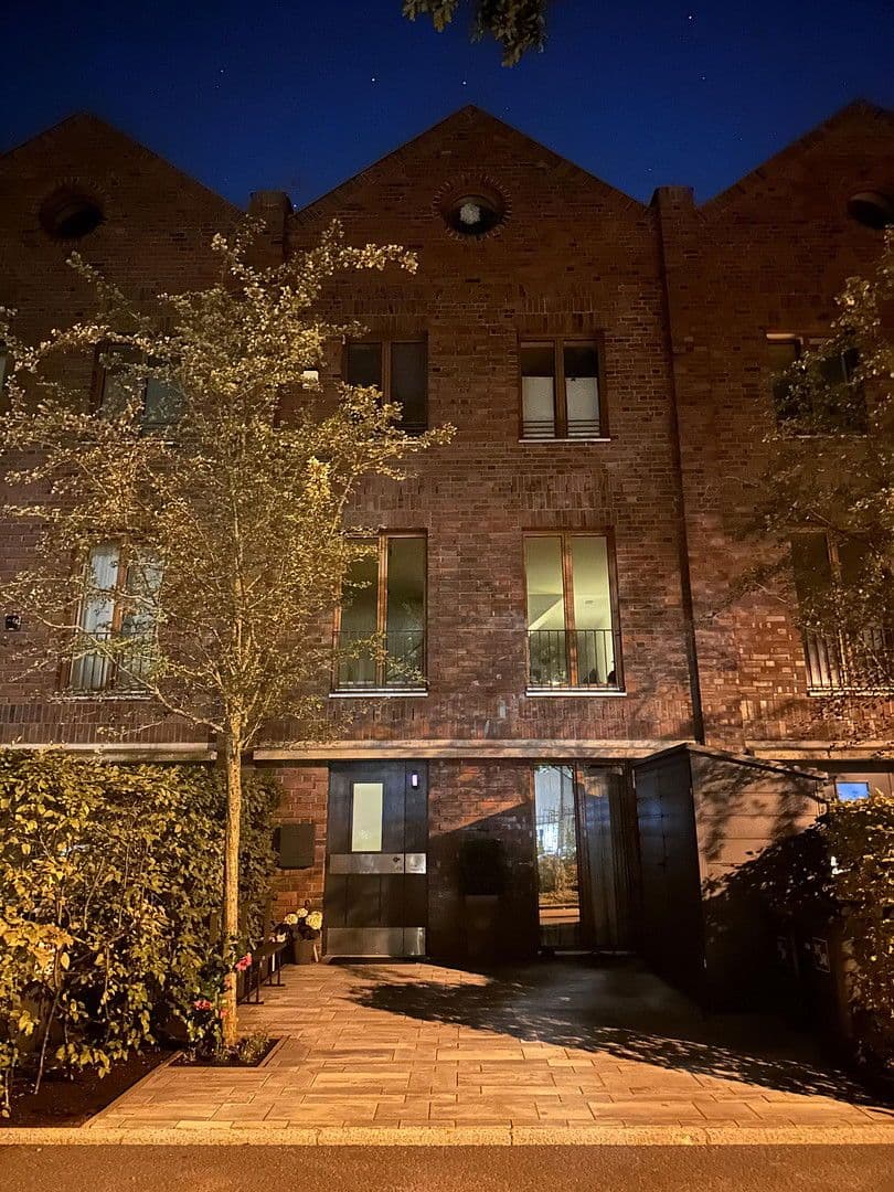 Predaj domu 200 m², pozemek 148 m², Berlin, Berlín Predaj domu 200 m², pozemek 148 m², Berlin, Berlín