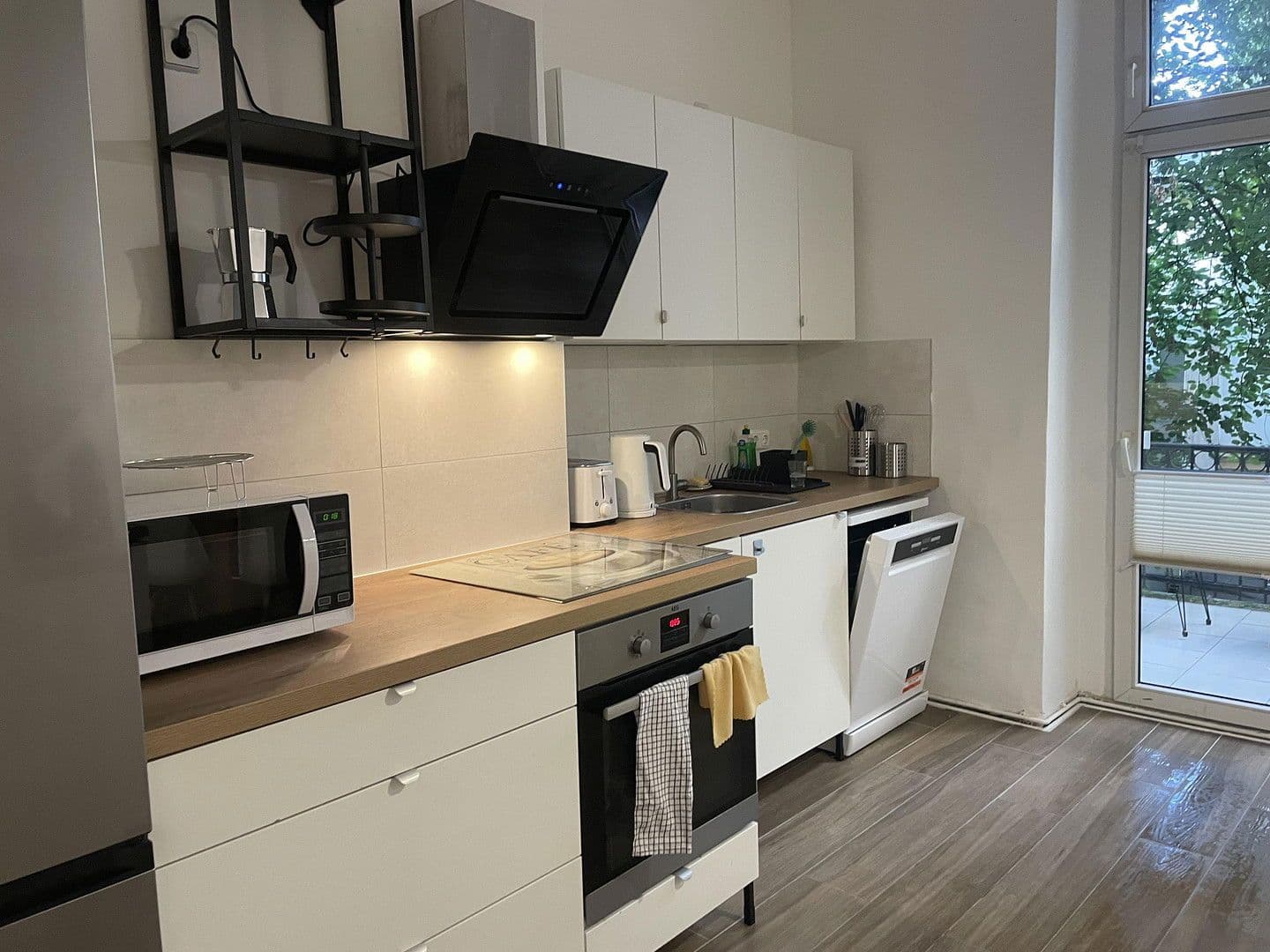 Prenájom bytu 4-izbový 130 m², Halberstädterstrasse 82, Magdeburg, Sasko-Anhaltsko Prenájom bytu 4-izbový 130 m², Halberstädterstrasse 82, Magdeburg, Sasko-Anhaltsko