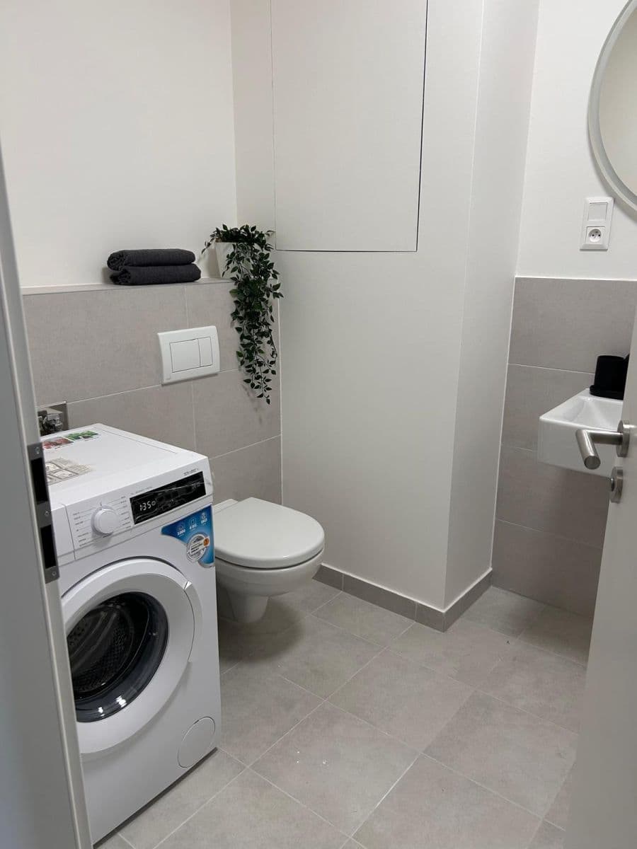 Prenájom bytu 2-izbový 46 m², Labutia, Petržalka, Bratislavský kraj Prenájom bytu 2-izbový 46 m², Labutia, Petržalka, Bratislavský kraj