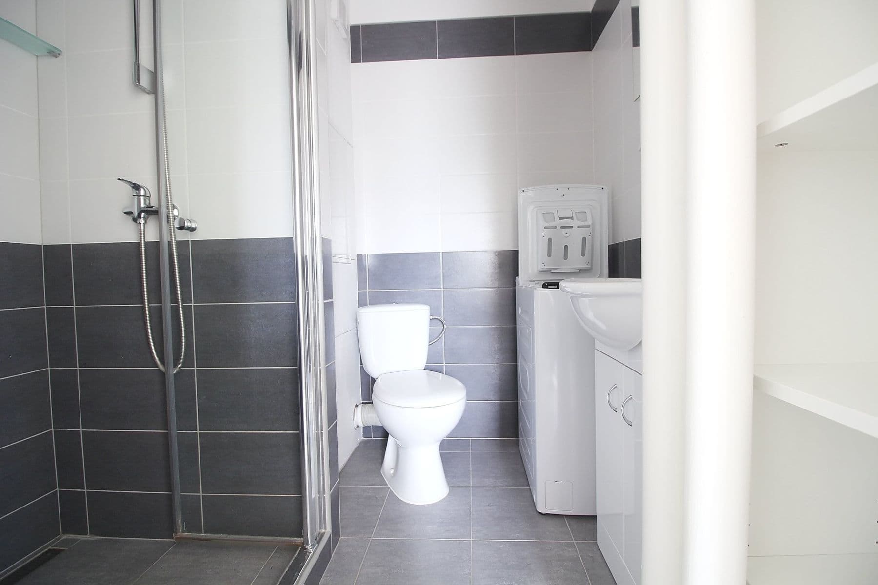 Prenájom bytu 3-izbový 43 m², K Červenému vrchu, Praha, Praha Prenájom bytu 3-izbový 43 m², K Červenému vrchu, Praha, Praha