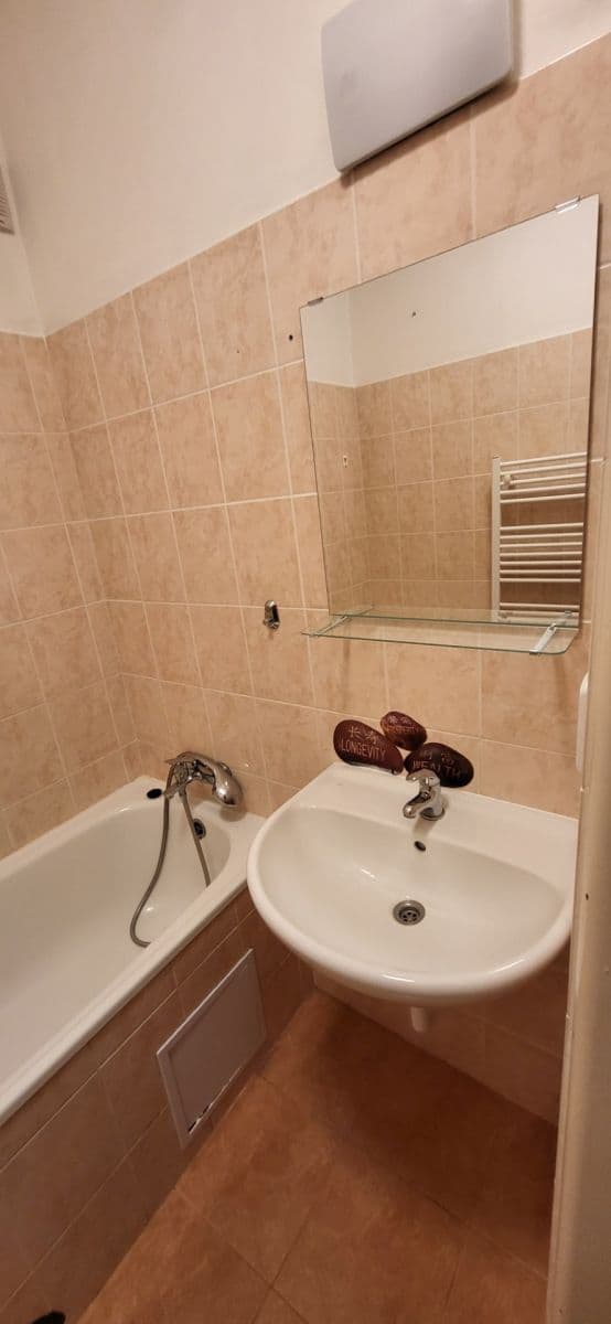 Prenájom bytu 3-izbový 72 m², Hartigova, Praha, Praha Prenájom bytu 3-izbový 72 m², Hartigova, Praha, Praha