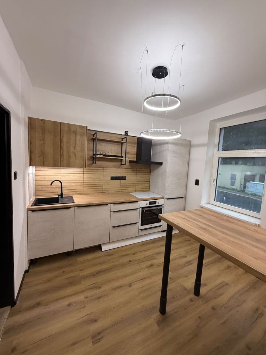 Prenájom bytu 2-izbový 40 m², Podhorská, Jablonec nad Nisou, Liberecký kraj Prenájom bytu 2-izbový 40 m², Podhorská, Jablonec nad Nisou, Liberecký kraj