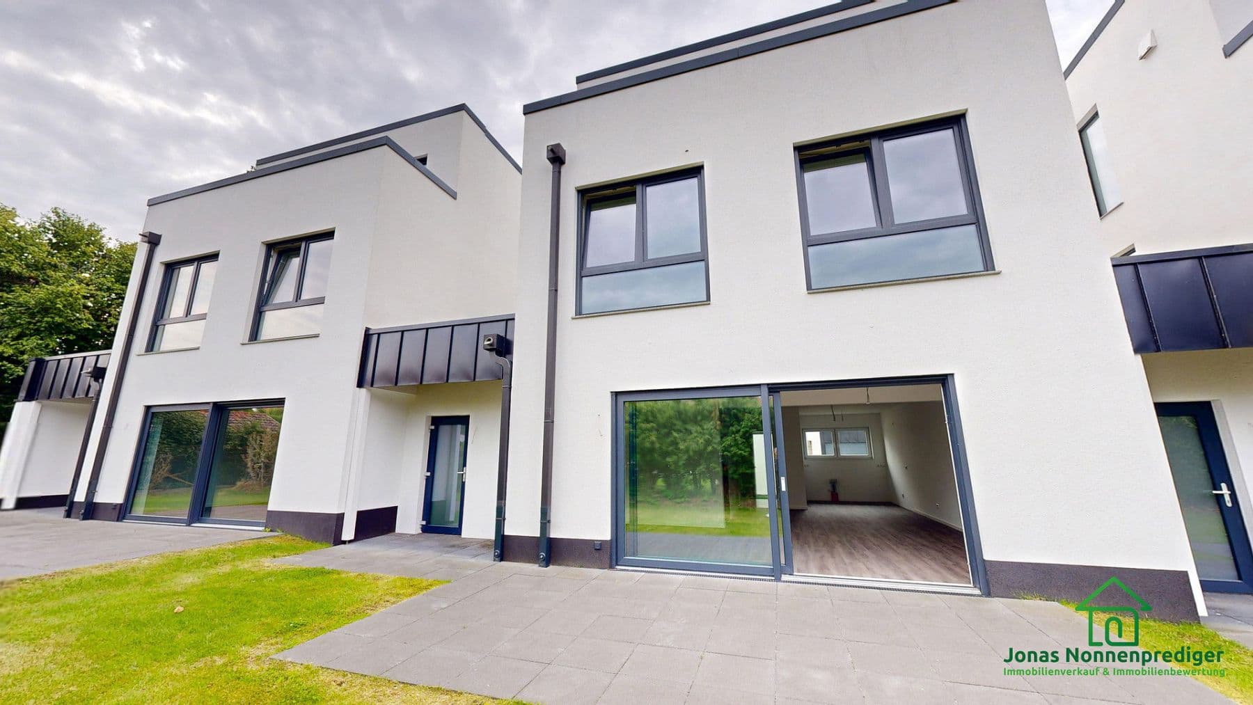 Predaj domu 144 m², pozemek 337 m², Kühls Acker 18, Schwerin, Meklenbursko-Predpomoransko Predaj domu 144 m², pozemek 337 m², Kühls Acker 18, Schwerin, Meklenbursko-Predpomoransko