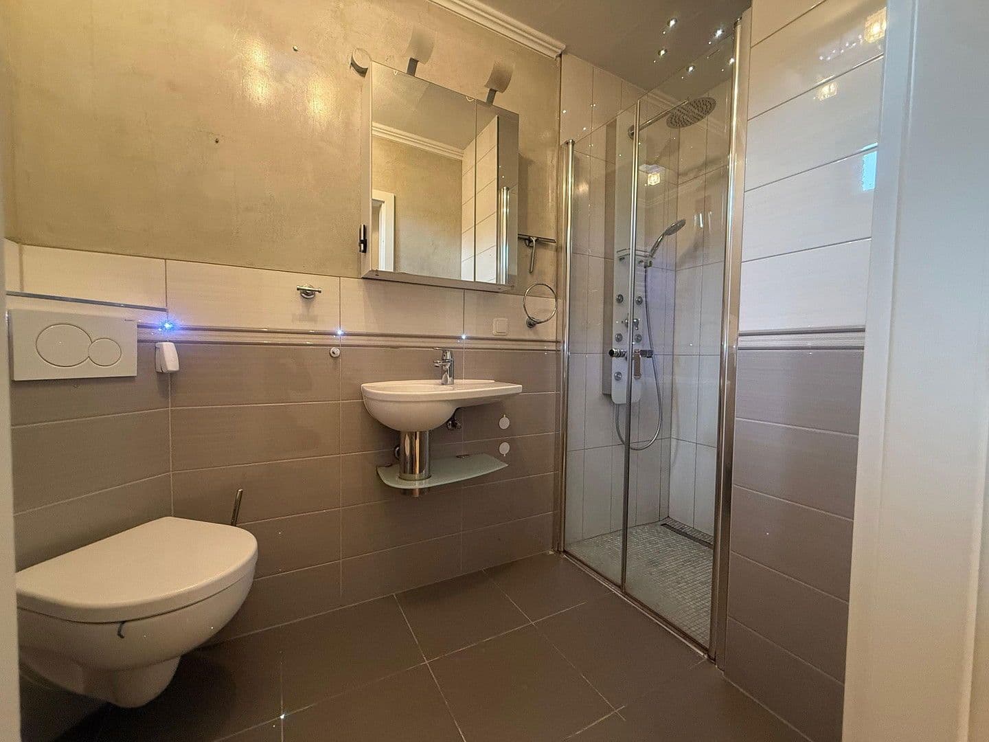 Predaj domu 140 m², pozemek 157 m², Am Steinbecker Feld, Buchholz in der Nordheide, Dolné Sasko Predaj domu 140 m², pozemek 157 m², Am Steinbecker Feld, Buchholz in der Nordheide, Dolné Sasko