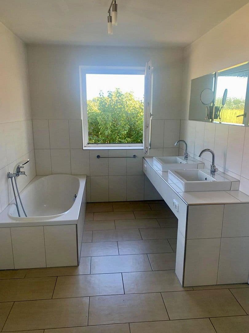 Predaj domu 260 m², pozemek 580 m², Eiselfing, Bavorsko Predaj domu 260 m², pozemek 580 m², Eiselfing, Bavorsko