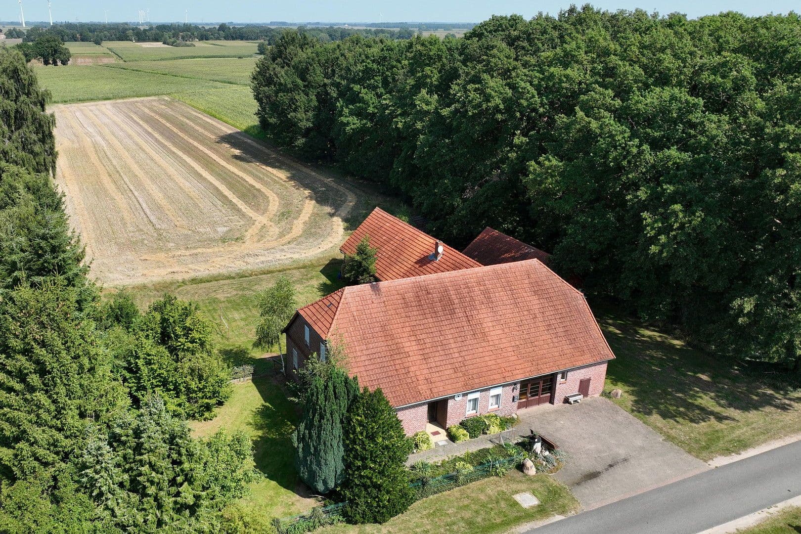 Predaj domu 144 m², pozemek 3.000 m², Brockum, Dolné Sasko Predaj domu 144 m², pozemek 3.000 m², Brockum, Dolné Sasko