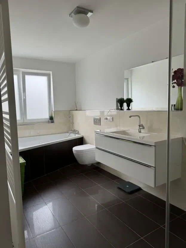 Predaj domu 130 m², pozemek 168 m², Neuss, Severné Porýnie - Westfálsko Predaj domu 130 m², pozemek 168 m², Neuss, Severné Porýnie - Westfálsko