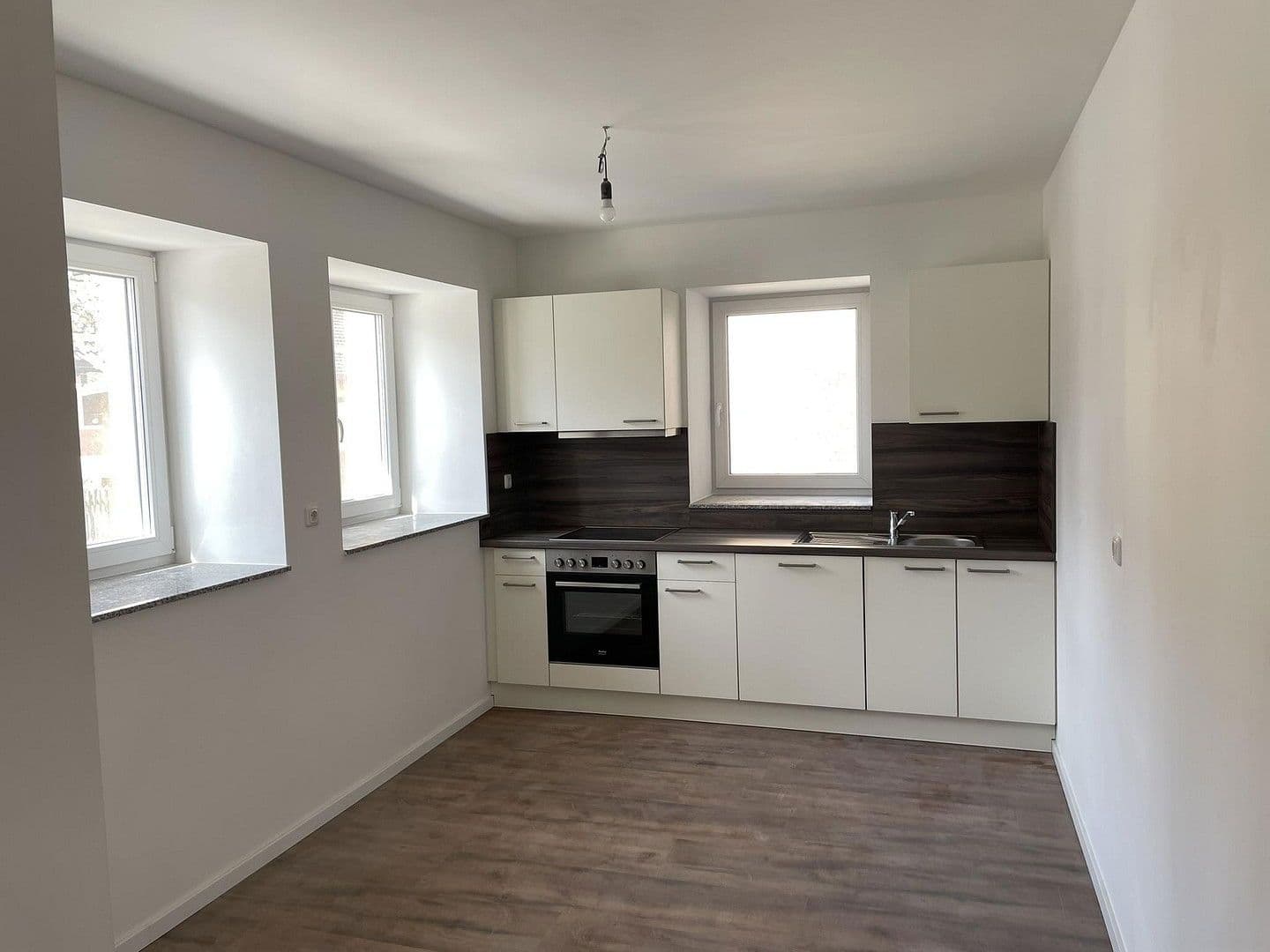 Prenájom bytu 3-izbový 110 m², Rügland, Bavorsko Prenájom bytu 3-izbový 110 m², Rügland, Bavorsko