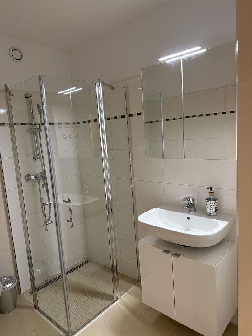 Prenájom bytu 1-izbový 46 m², Havelberger Str. 1, Berlin, Berlín Prenájom bytu 1-izbový 46 m², Havelberger Str. 1, Berlin, Berlín