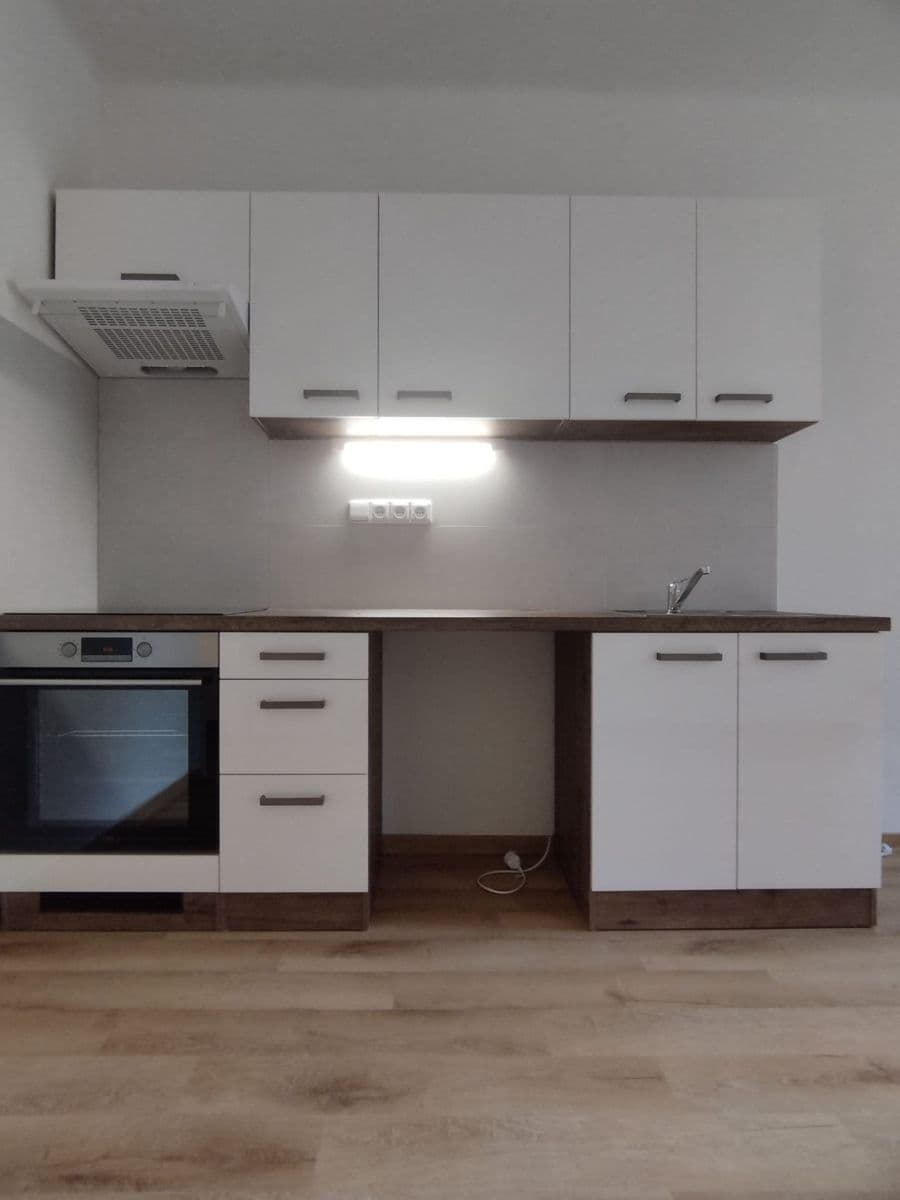 Prenájom bytu 1-izbový 78 m², Ruská, Praha, Praha Prenájom bytu 1-izbový 78 m², Ruská, Praha, Praha