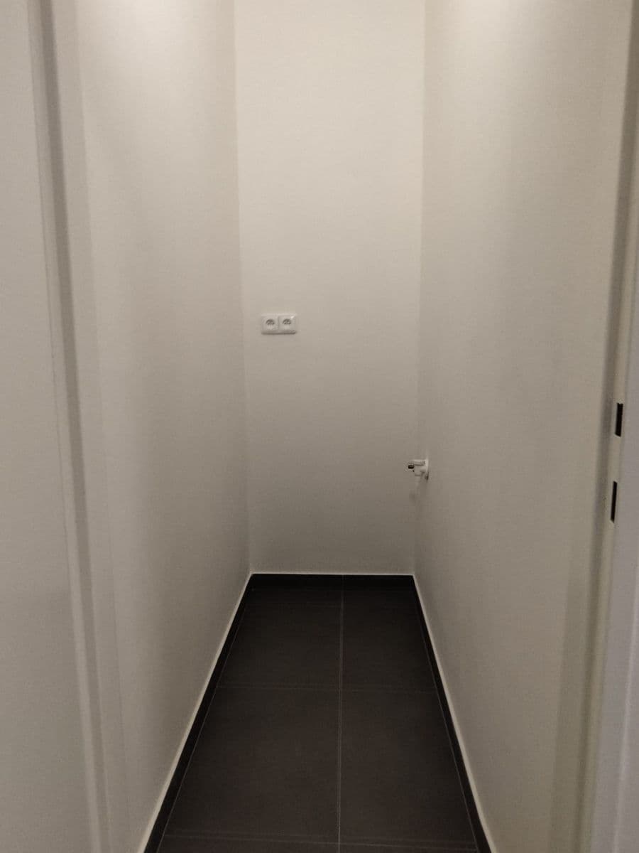 Prenájom bytu 1-izbový 78 m², Ruská, Praha, Praha Prenájom bytu 1-izbový 78 m², Ruská, Praha, Praha