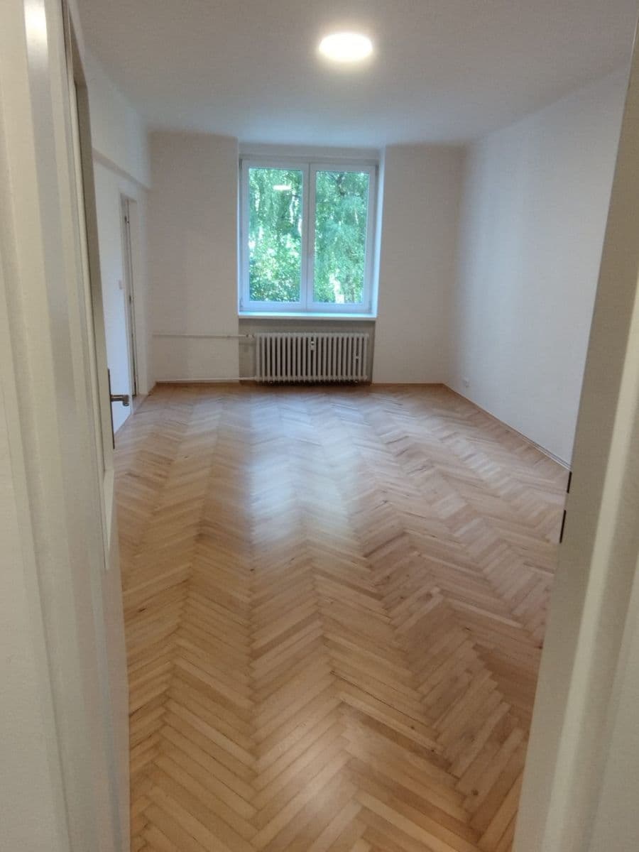 Prenájom bytu 1-izbový 78 m², Ruská, Praha, Praha Prenájom bytu 1-izbový 78 m², Ruská, Praha, Praha
