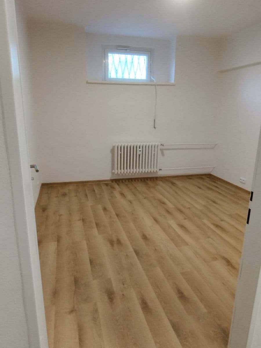 Prenájom bytu 1-izbový 78 m², Ruská, Praha, Praha Prenájom bytu 1-izbový 78 m², Ruská, Praha, Praha