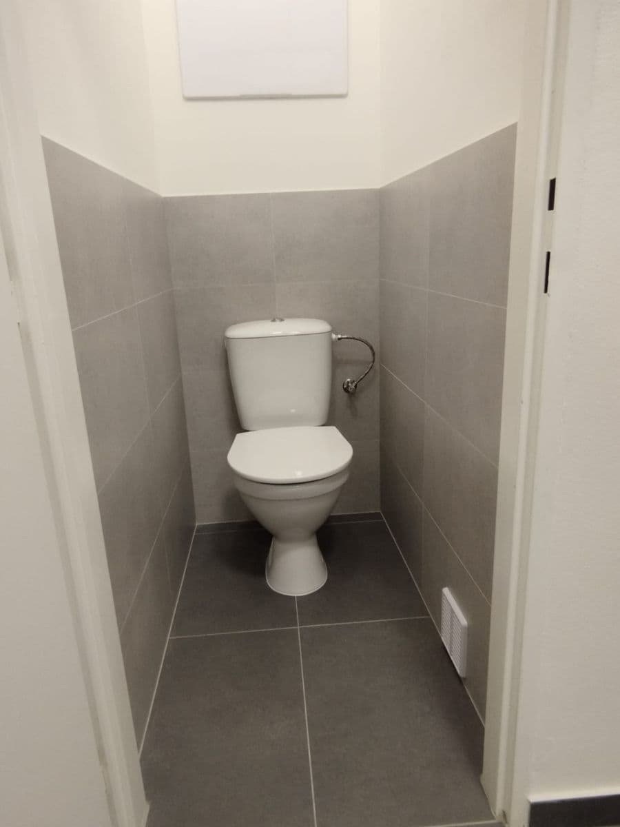 Prenájom bytu 1-izbový 78 m², Ruská, Praha, Praha Prenájom bytu 1-izbový 78 m², Ruská, Praha, Praha