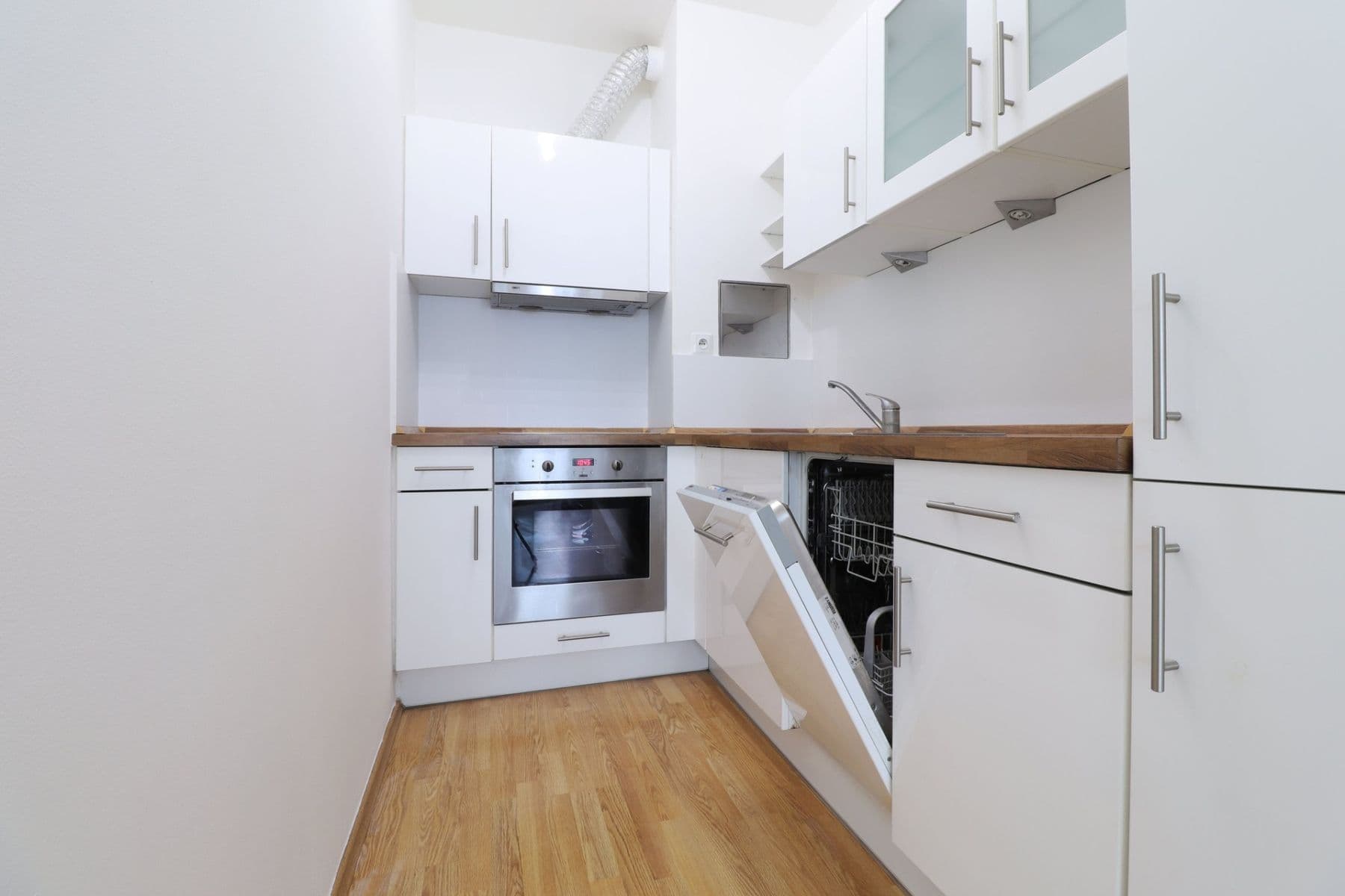 Prenájom bytu 2-izbový 48 m², Poupětova, Praha, Praha Prenájom bytu 2-izbový 48 m², Poupětova, Praha, Praha