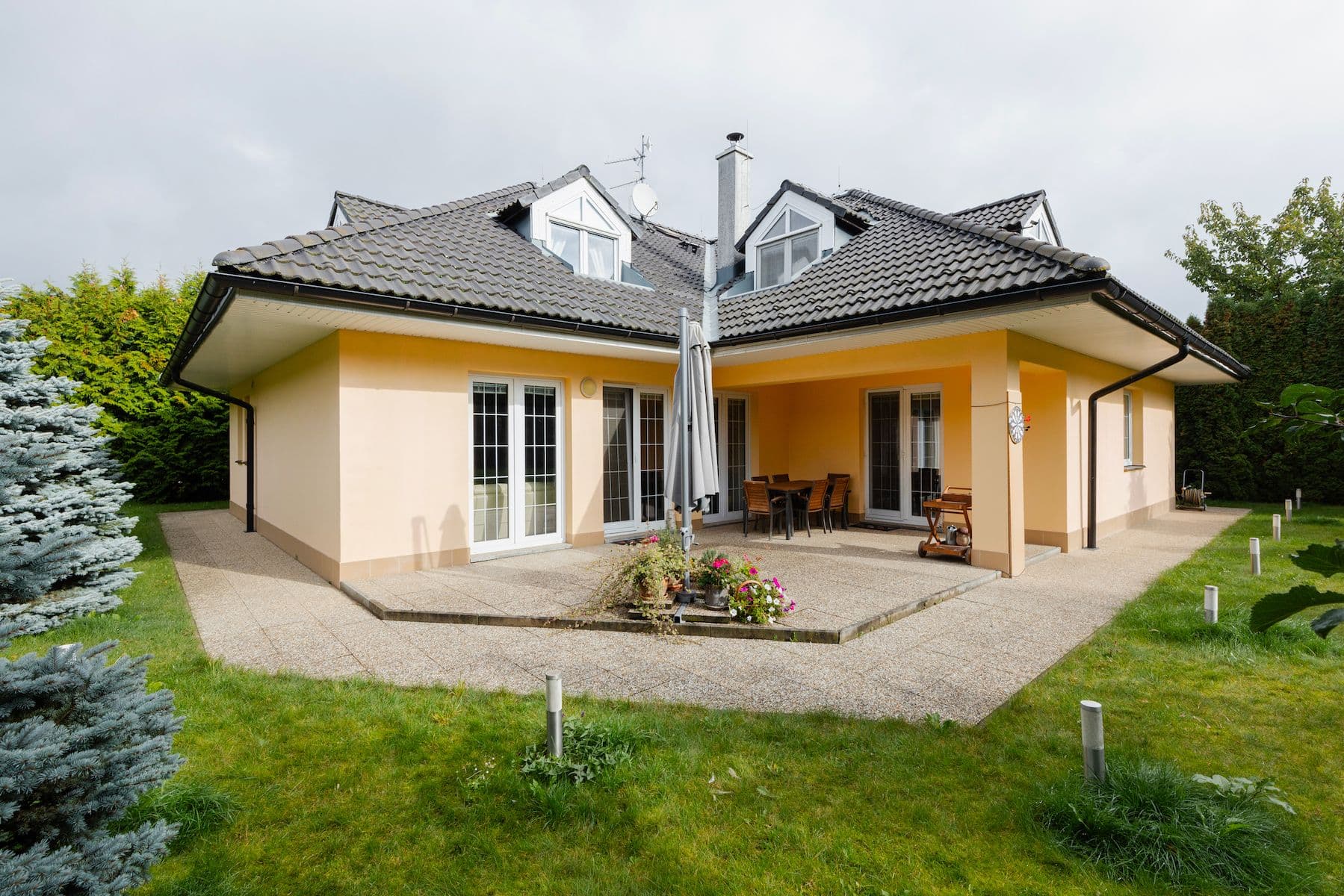 Predaj domu 274 m², pozemek 1.202 m², Karafiátová, Jesenice, Středočeský kraj Predaj domu 274 m², pozemek 1.202 m², Karafiátová, Jesenice, Středočeský kraj