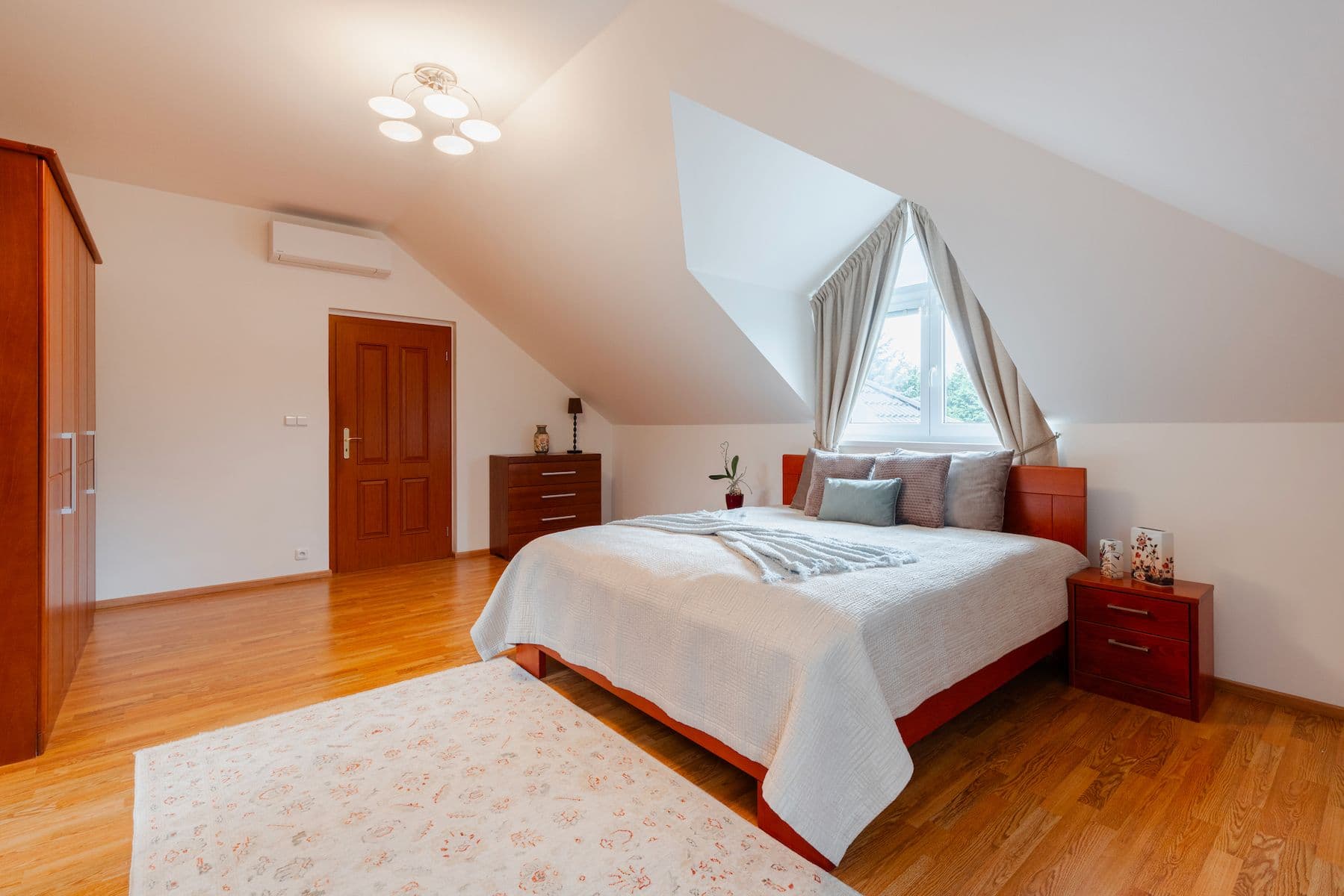 Predaj domu 274 m², pozemek 1.202 m², Karafiátová, Jesenice, Středočeský kraj Predaj domu 274 m², pozemek 1.202 m², Karafiátová, Jesenice, Středočeský kraj