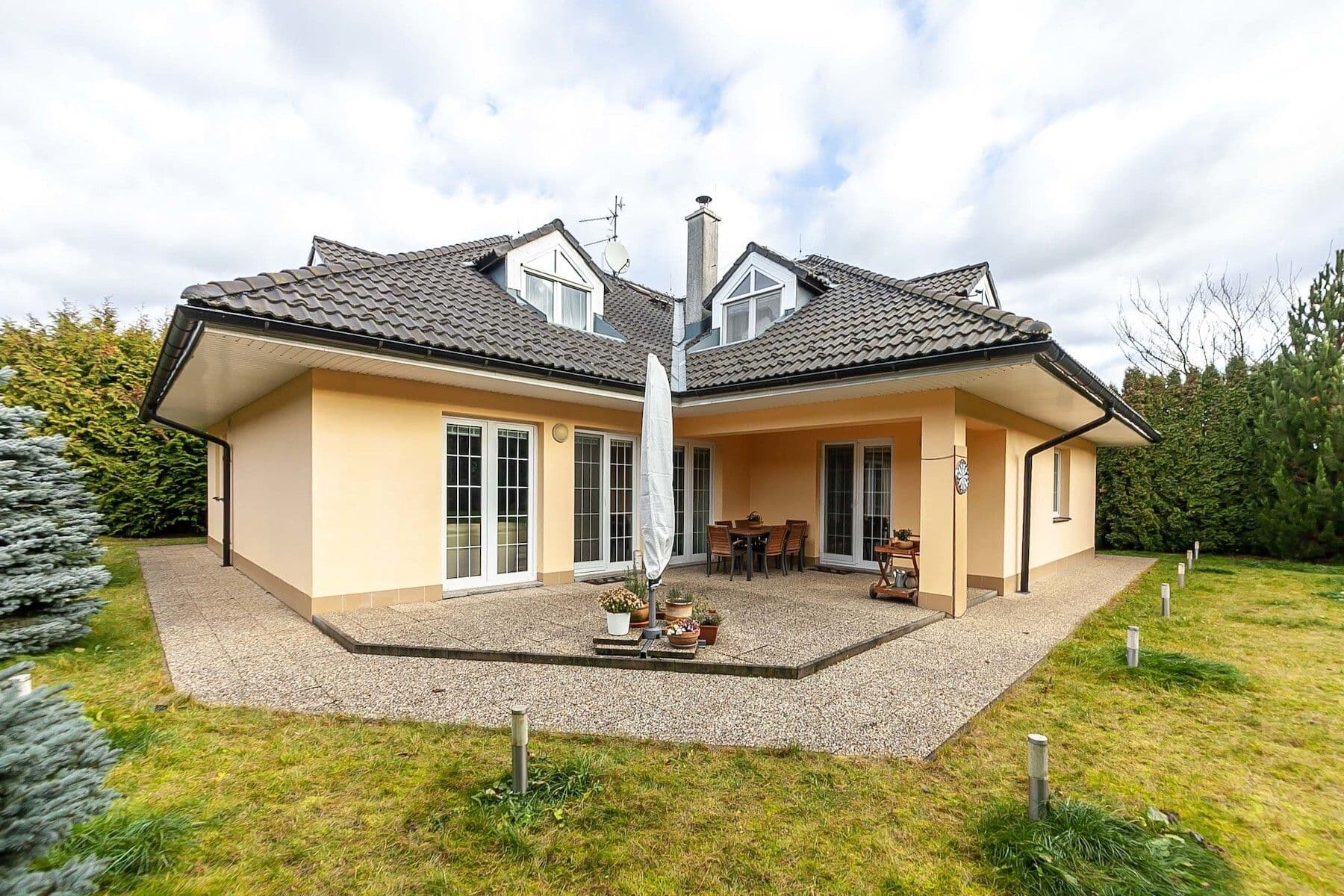 Predaj domu 274 m², pozemek 1.202 m², Karafiátová, Jesenice, Středočeský kraj Predaj domu 274 m², pozemek 1.202 m², Karafiátová, Jesenice, Středočeský kraj