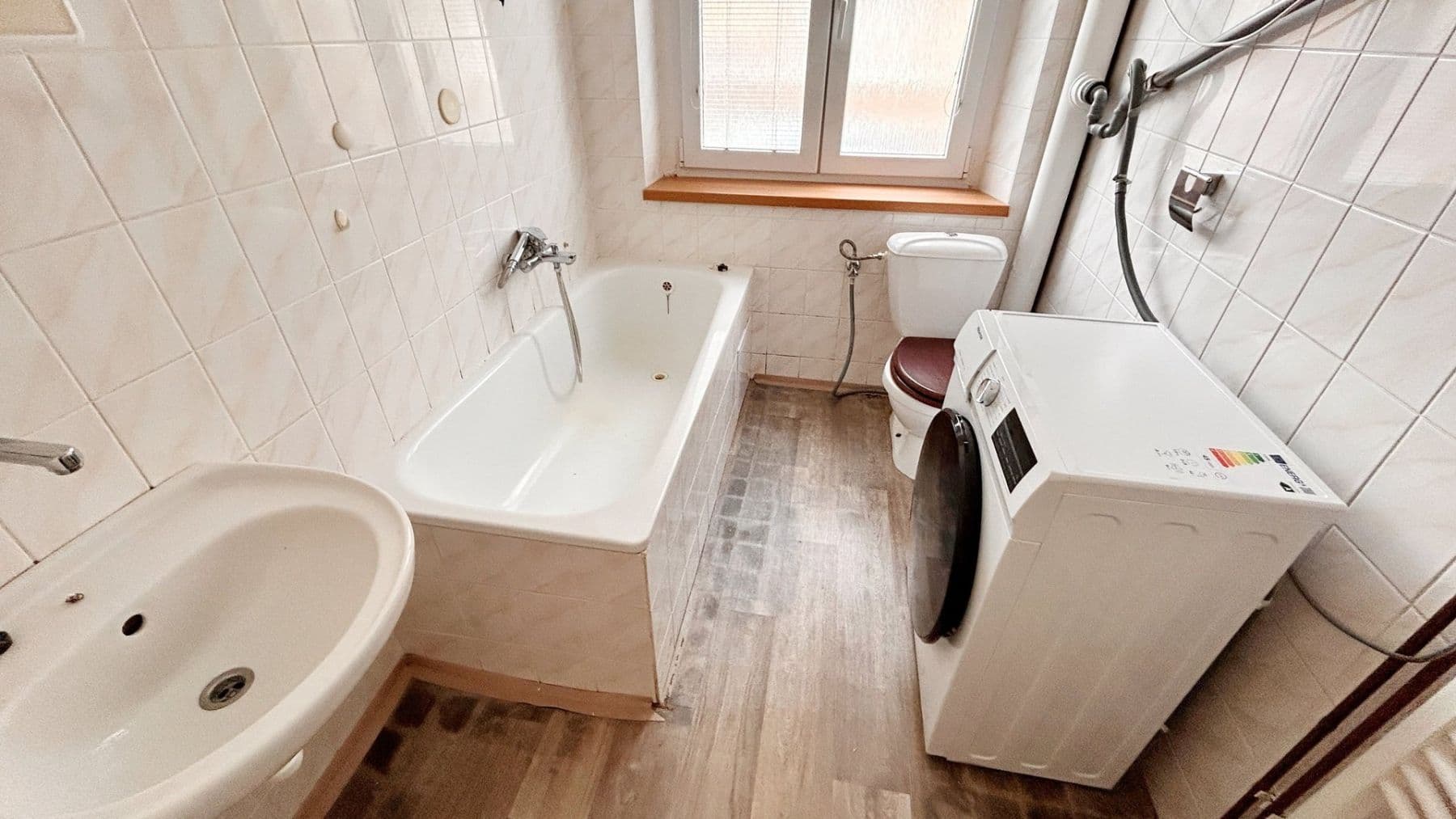 Prenájom bytu 1-izbový 47 m², S. K. Neumanna, Rakovník, Středočeský kraj Prenájom bytu 1-izbový 47 m², S. K. Neumanna, Rakovník, Středočeský kraj