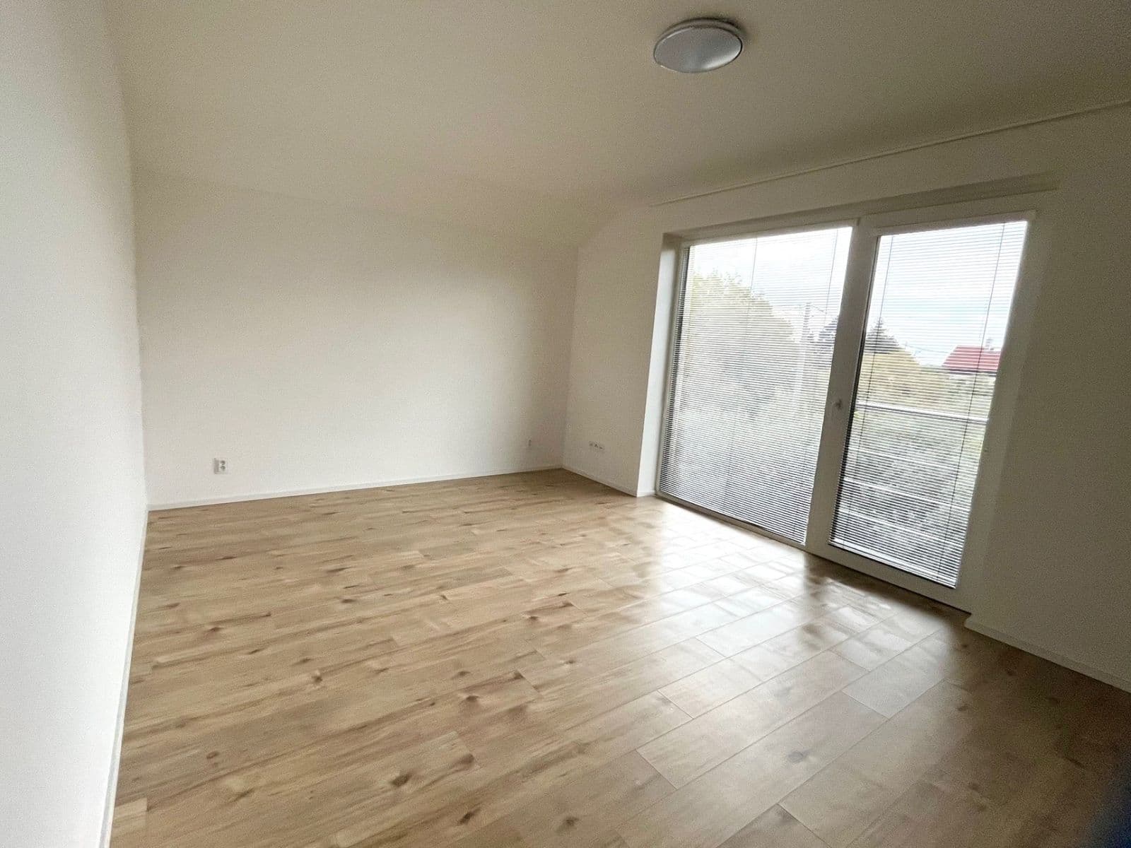 Prenájom bytu 3-izbový 80 m², U nádraží, Mníšek pod Brdy, Středočeský kraj Prenájom bytu 3-izbový 80 m², U nádraží, Mníšek pod Brdy, Středočeský kraj