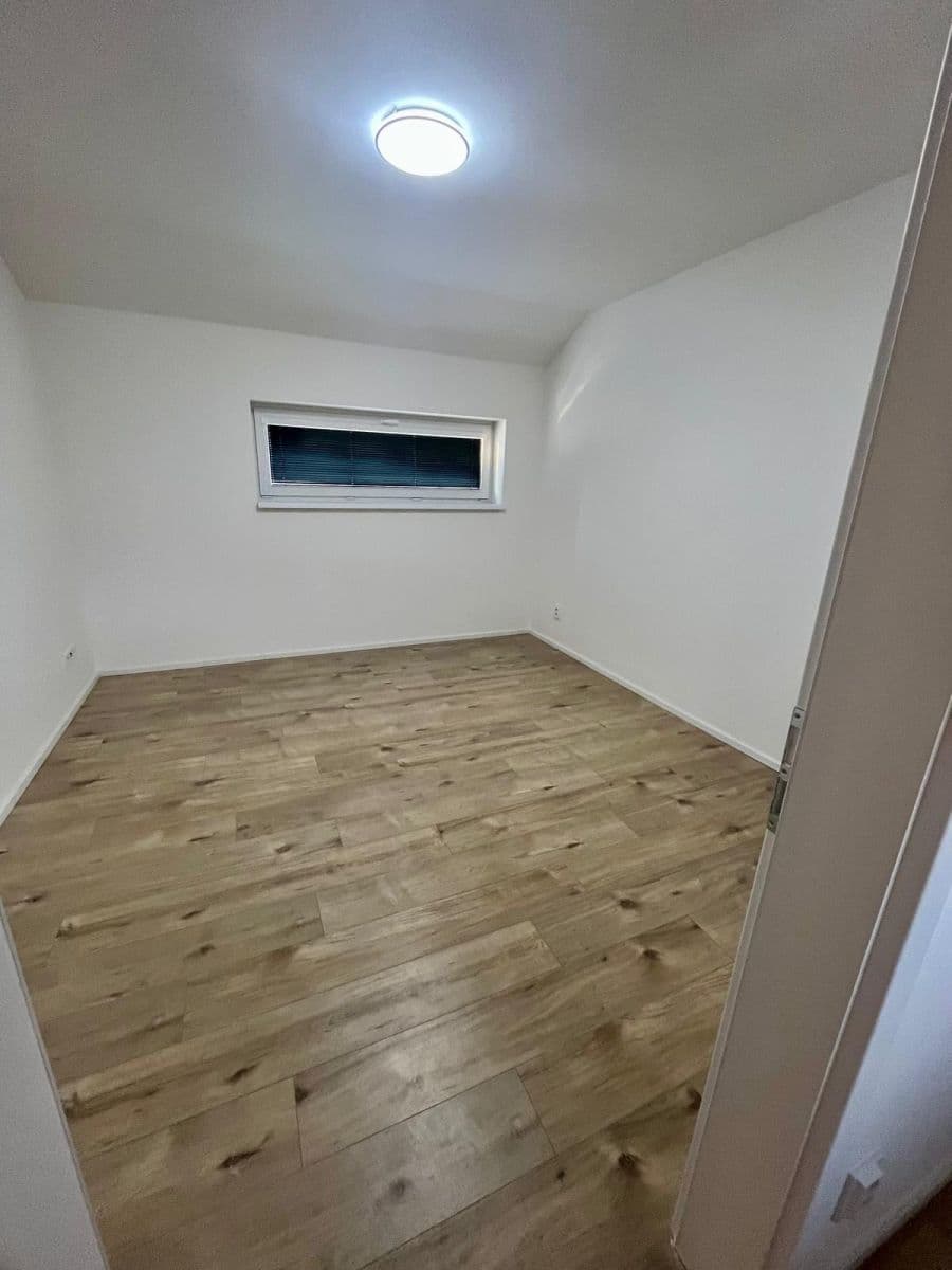 Prenájom bytu 3-izbový 80 m², U nádraží, Mníšek pod Brdy, Středočeský kraj Prenájom bytu 3-izbový 80 m², U nádraží, Mníšek pod Brdy, Středočeský kraj