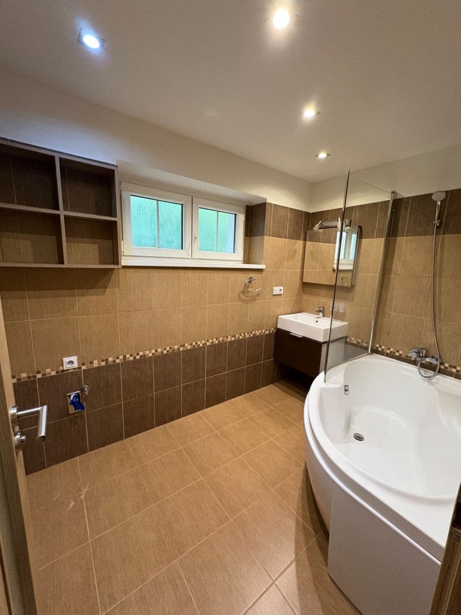 Prenájom bytu 2-izbový 50 m², Na Vlnovce, Ústí nad Labem, Ústecký kraj Prenájom bytu 2-izbový 50 m², Na Vlnovce, Ústí nad Labem, Ústecký kraj