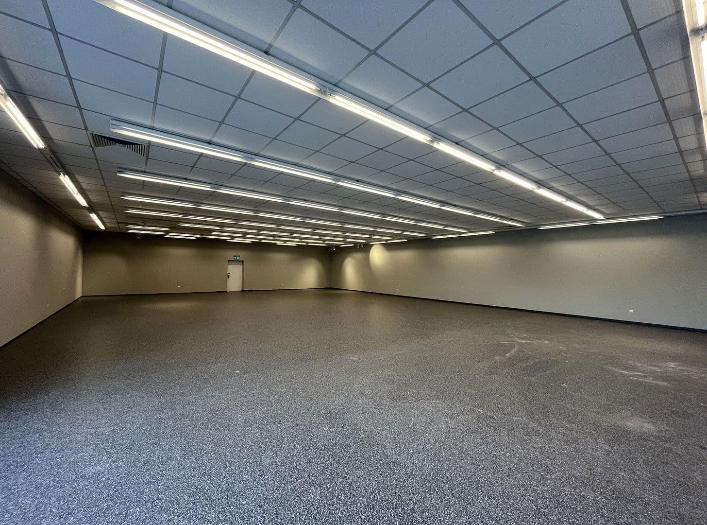 Prenájom nebytového priestoru 562 m², Rudolf-Diesel-Straße 4, Freising, Bavorsko Prenájom nebytového priestoru 562 m², Rudolf-Diesel-Straße 4, Freising, Bavorsko