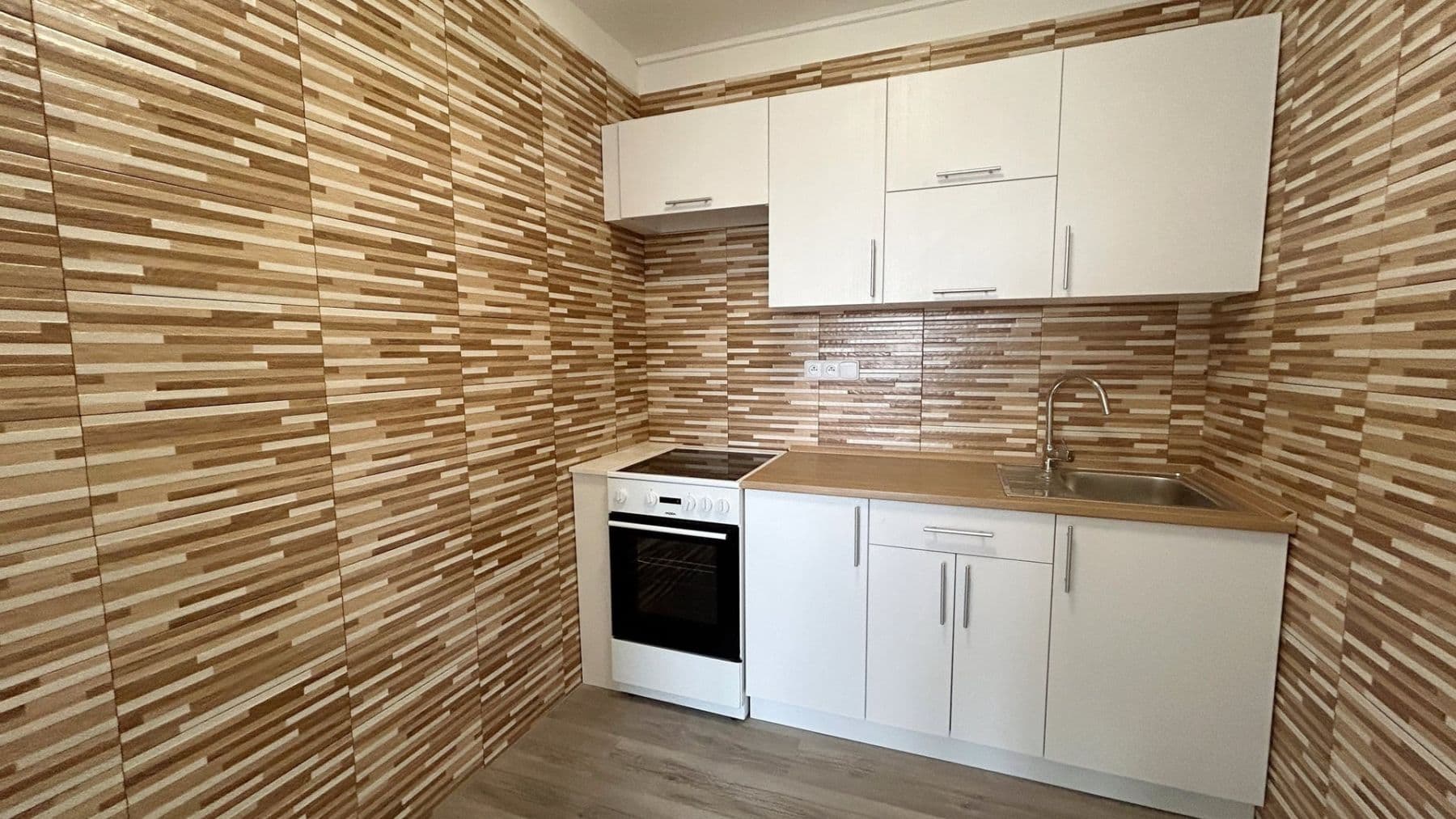 Prenájom bytu 2-izbový 42 m², Rimavské Soboty, Kolín, Středočeský kraj Prenájom bytu 2-izbový 42 m², Rimavské Soboty, Kolín, Středočeský kraj