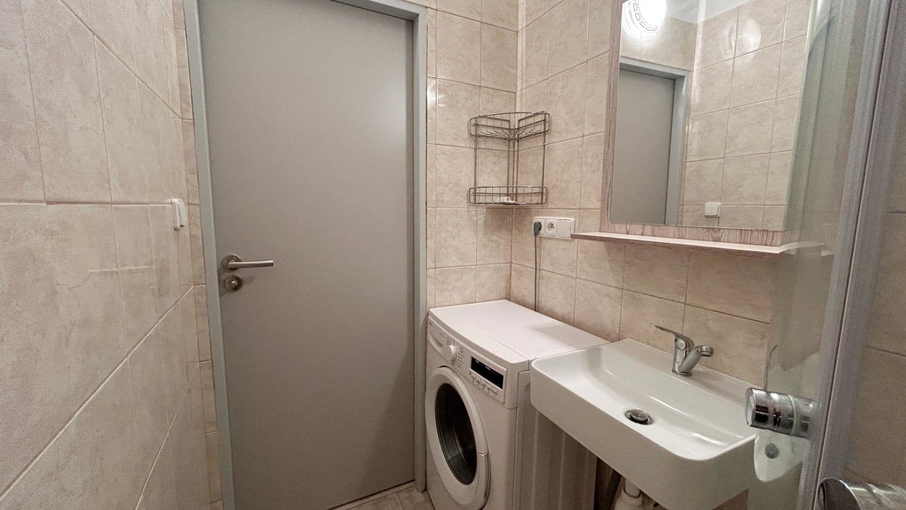 Prenájom bytu 2-izbový 42 m², Rimavské Soboty, Kolín, Středočeský kraj Prenájom bytu 2-izbový 42 m², Rimavské Soboty, Kolín, Středočeský kraj