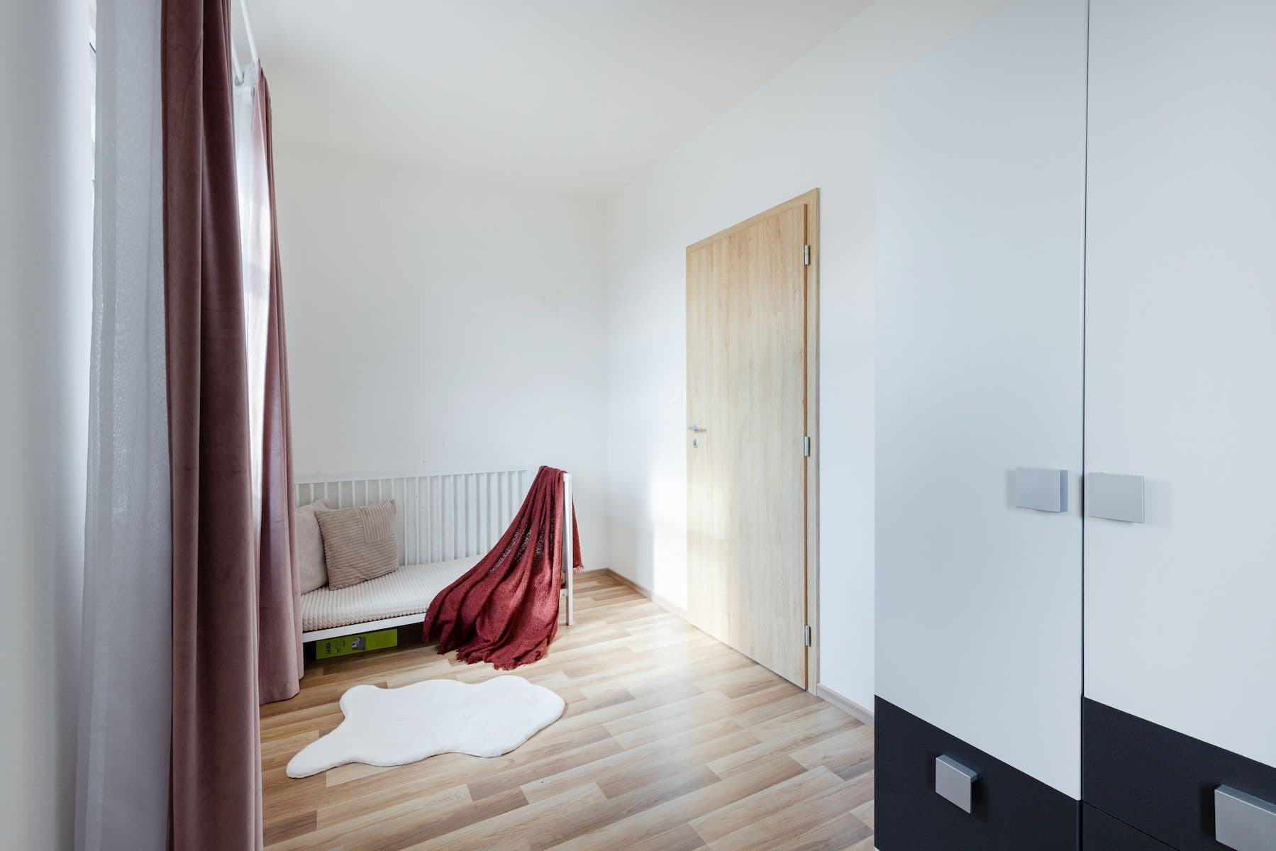 Predaj bytu 4-izbový 75 m², Karla Guta, Praha, Praha Predaj bytu 4-izbový 75 m², Karla Guta, Praha, Praha