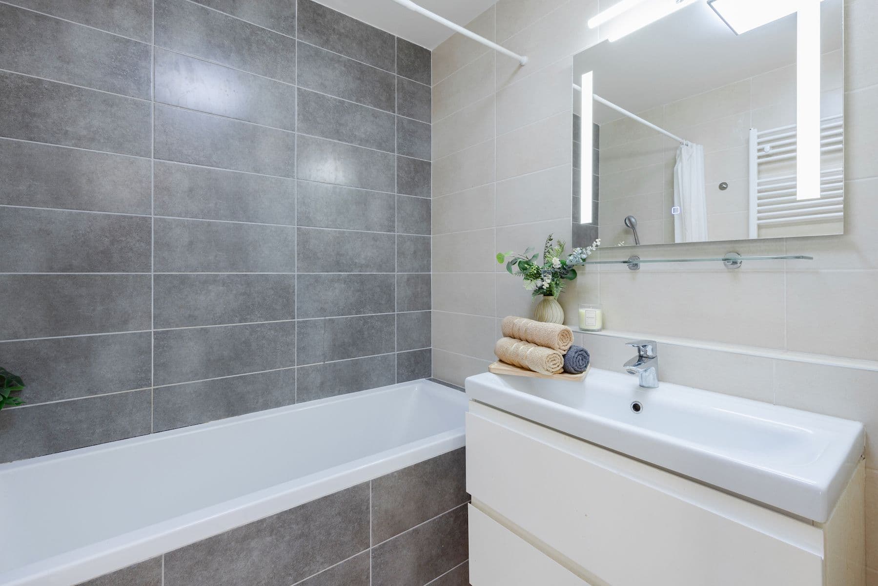 Predaj bytu 4-izbový 75 m², Karla Guta, Praha, Praha Predaj bytu 4-izbový 75 m², Karla Guta, Praha, Praha