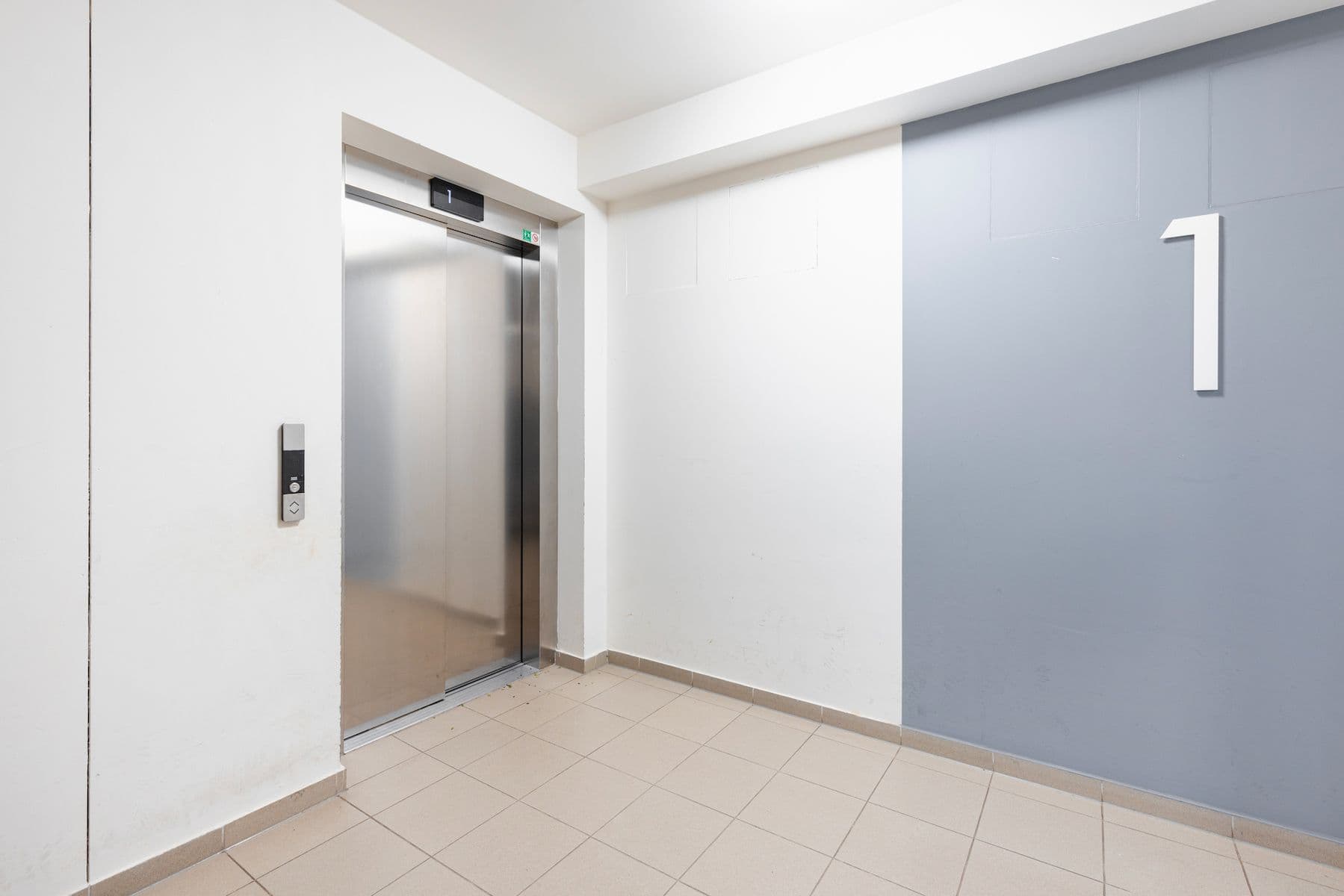 Predaj bytu 4-izbový 75 m², Karla Guta, Praha, Praha Predaj bytu 4-izbový 75 m², Karla Guta, Praha, Praha