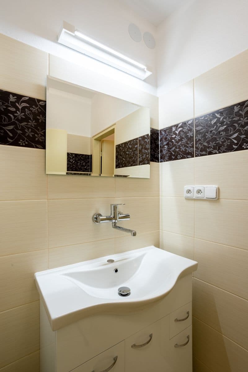 Prenájom bytu 2-izbový 103 m², Náměstí Přemysla Otakara Ⅱ., České Budějovice, Jihočeský kraj Prenájom bytu 2-izbový 103 m², Náměstí Přemysla Otakara Ⅱ., České Budějovice, Jihočeský kraj