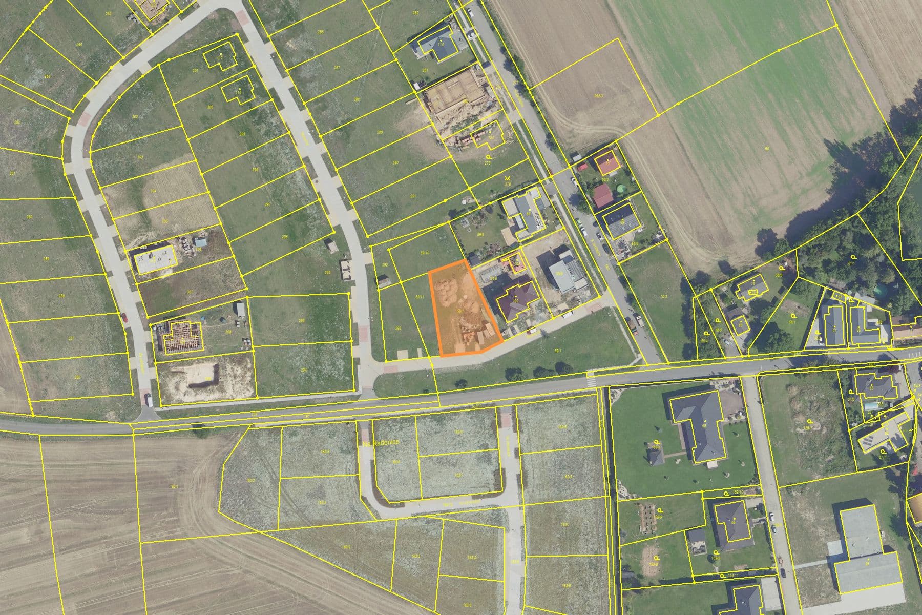 Predaj pozemku 1.078 m², Jenštejn, Středočeský kraj Predaj pozemku 1.078 m², Jenštejn, Středočeský kraj