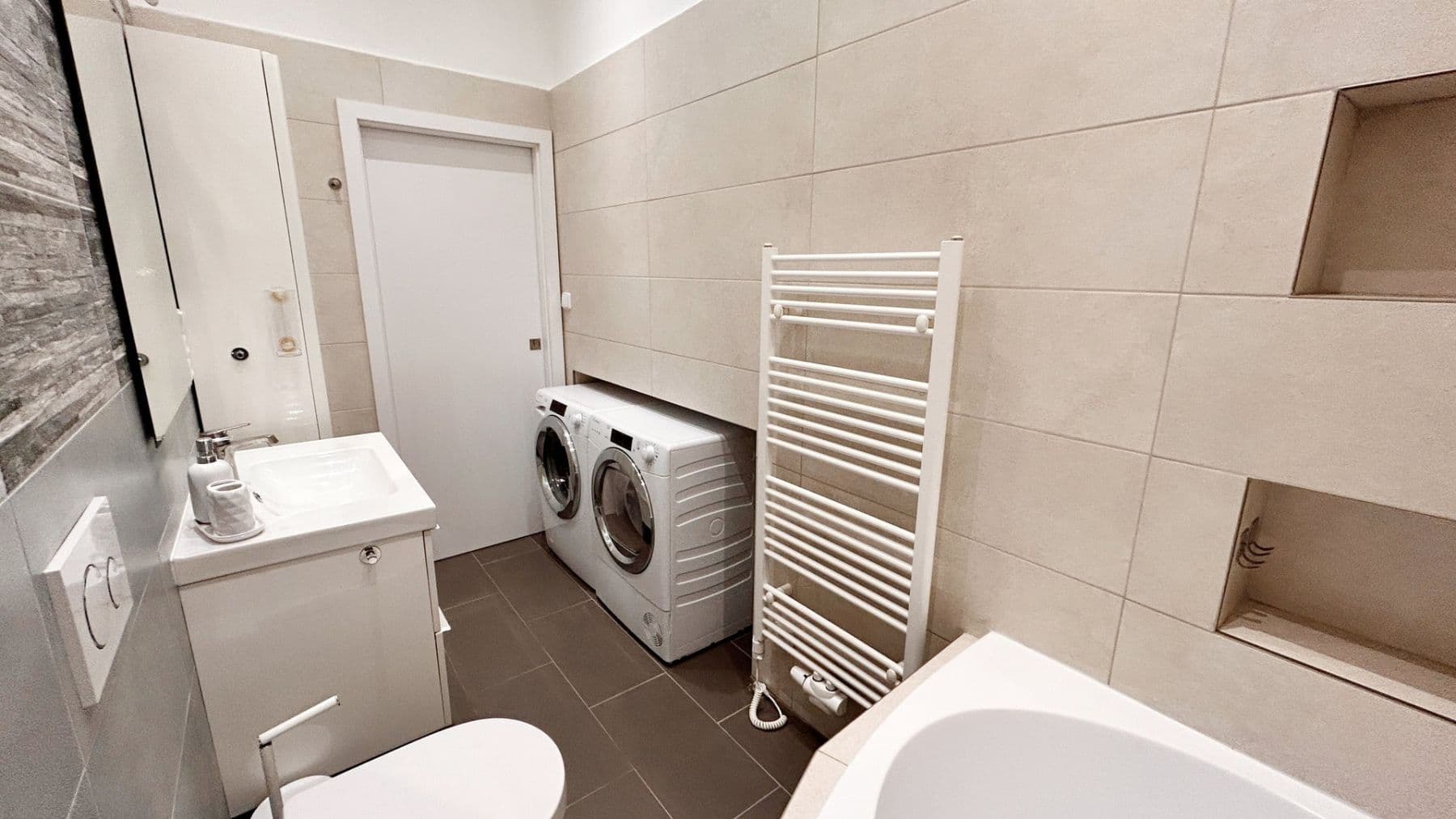 Prenájom bytu 2-izbový 60 m², Wenzigova, Praha, Praha Prenájom bytu 2-izbový 60 m², Wenzigova, Praha, Praha